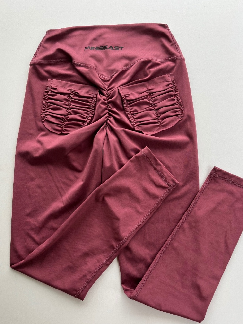 Minibeast scrunch butt leggings burgundy color and ruffle-pocket Medium